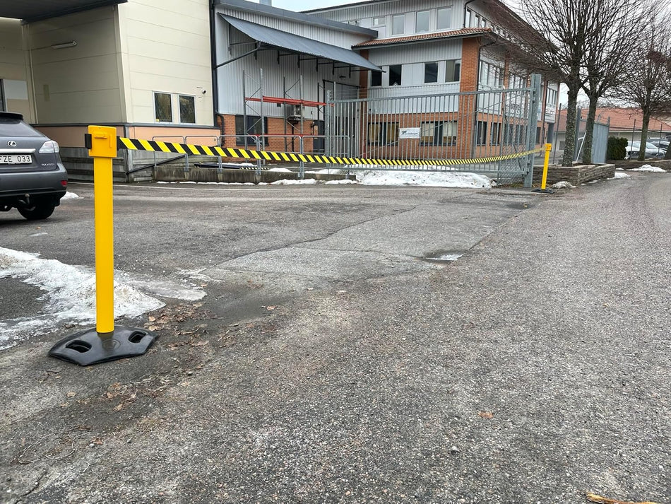 Belt stanchions with extra long belt (10-22m)