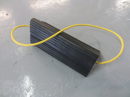 Heavy-duty rubber aircraft wheel chock – view 3