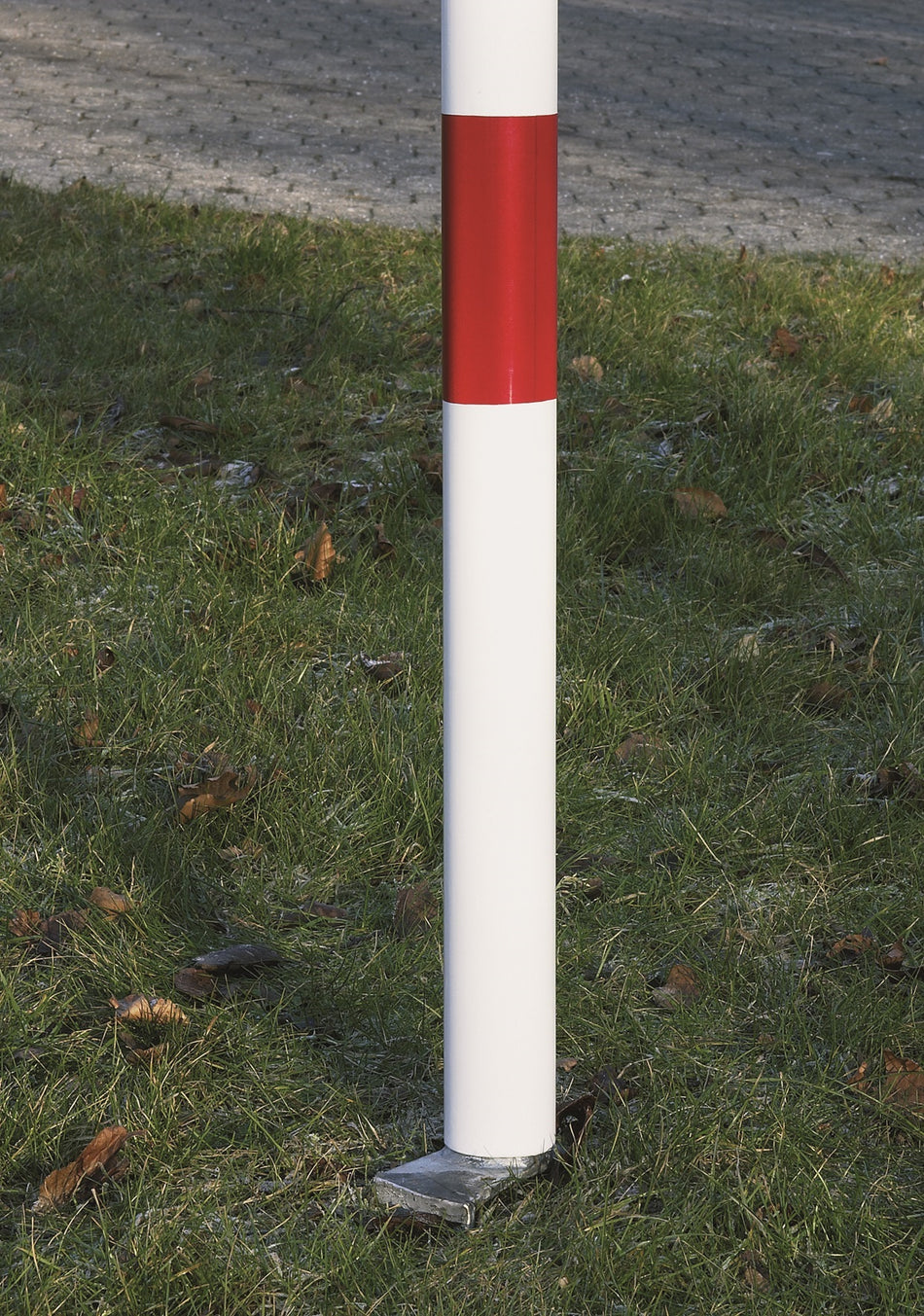 Kjedestolpe i metall med spyd