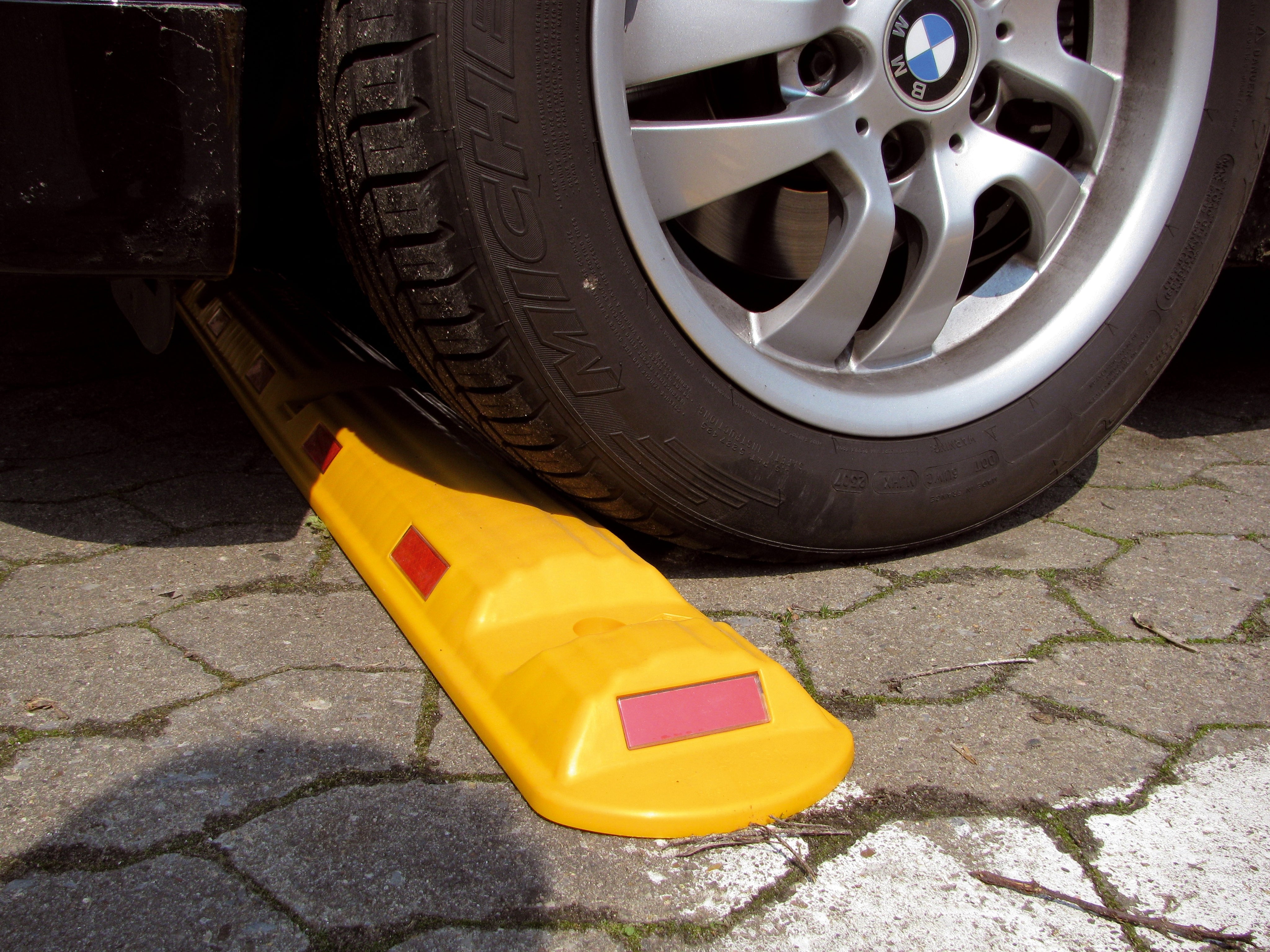 Park and guide barrier