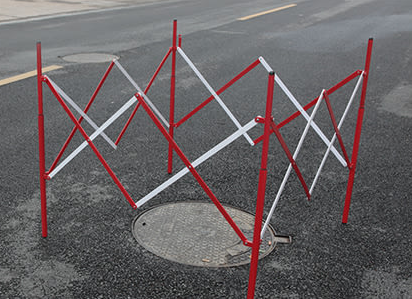 Sammenleggbar nytte-/kumbarriere i stål (1,3x1,3m)