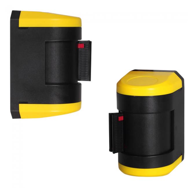 4-veis veggmontert uttrekkbart beltebarriere (4,5 m)